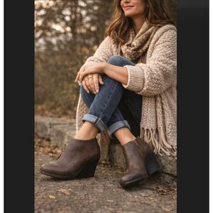 Kork Ease Holmes Wedge Booties 8M Leather Brown Black Ankle Side Zip Comfort EUC